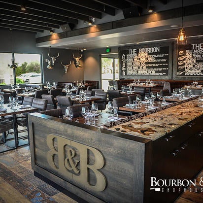Foto tirada no(a) Bourbon &amp; Bones Chophouse and Bar por Yext Y. em 9/15/2017