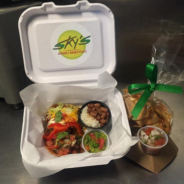 Das Foto wurde bei Sky&#39;s Gourmet Tacos von Yext Y. am 6/20/2018 aufgenommen