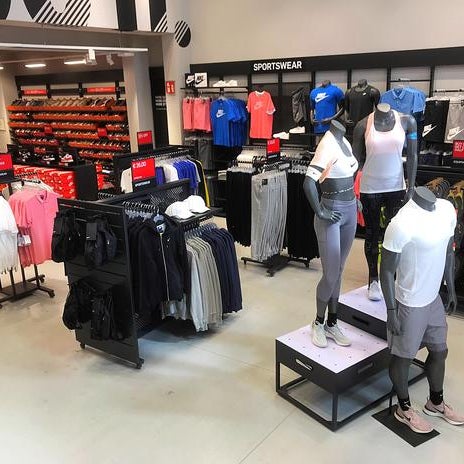 frecuentemente Será frágil Nike Factory Store La Roca - Tienda de artículos deportivos en Cardedeu