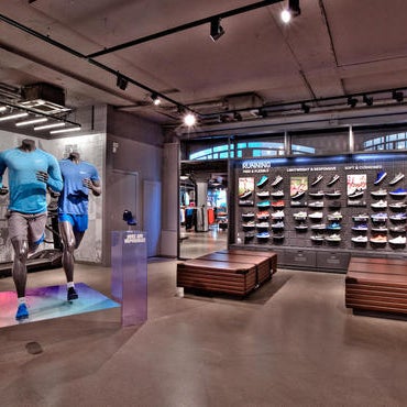 poco claro alguna cosa equilibrado Fotos en Nike Store - Tienda de artículos deportivos en Brussels
