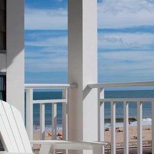 Foto diambil di Bethany Beach Ocean Suites Residence Inn by Marriott oleh Yext Y. pada 5/6/2020