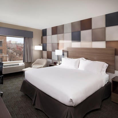 Foto diambil di Holiday Inn Express &amp; Suites Oklahoma City Dwtn - Bricktown oleh Yext Y. pada 3/5/2020