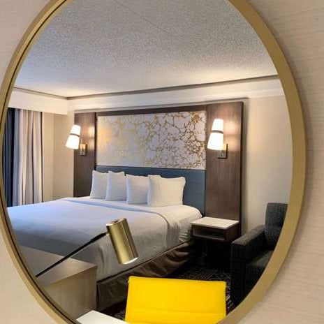 Снимок сделан в Best Western PLUS Murray Hill Hotel and Suites пользователем Yext Y. 10/20/2020