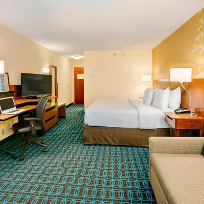 Das Foto wurde bei Fairfield Inn &amp; Suites by Marriott Greenville Simpsonville von Yext Y. am 5/2/2020 aufgenommen