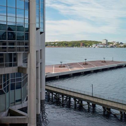 Foto diambil di Halifax Marriott Harbourfront Hotel oleh Yext Y. pada 5/7/2020