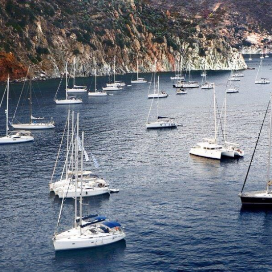 Катамаран центаурус. Яхта парусная x95. Яхта swan 328 футов. Парусная лодка. Вид с яхты.