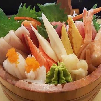 Das Foto wurde bei Sushi Shack Japanese Sushi Restaurant von Yext Y. am 6/6/2018 aufgenommen