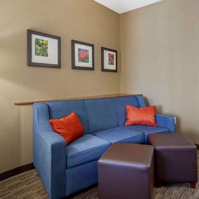 Foto diambil di Comfort Suites of Oshkosh oleh Yext Y. pada 9/10/2020