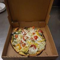 Снимок сделан в Byrne&#39;s Grilled Pizza пользователем Yext Y. 9/1/2017