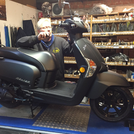 Bromfietsen Dirk - Lambrechtshoekenlaan 69