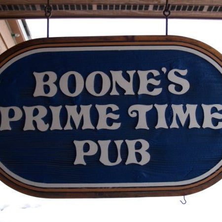Photo taken at Boone&#39;s Prime Time Pub by Yext Y. on 4/17/2018