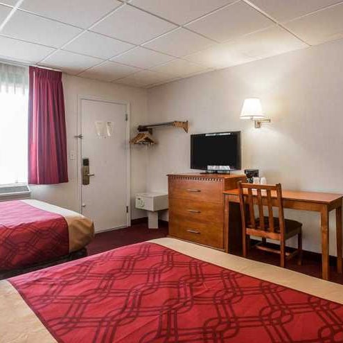 Photos At Econo Lodge At Lake George Downtown Lake George Ny - 
