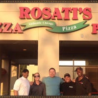 รูปภาพถ่ายที่ Rosati&#39;s Pizza โดย Yext Y. เมื่อ 9/1/2017