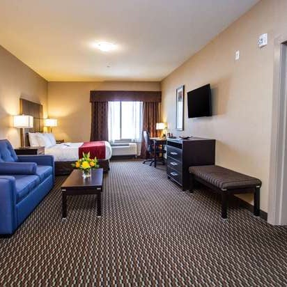 Photos At Comfort Suites Kelowna 2656 Highway 97 North