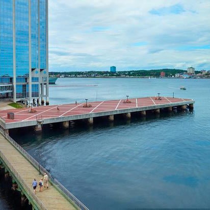Foto diambil di Halifax Marriott Harbourfront Hotel oleh Yext Y. pada 5/7/2020