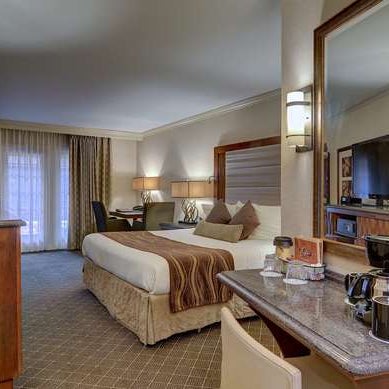 Foto diambil di Eden Resort &amp; Suites, Best Western Premier Collection oleh Yext Y. pada 2/21/2020