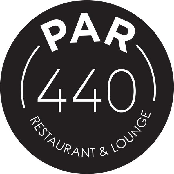 Foto diambil di Par 440 Restaurant &amp; Lounge oleh Yext Y. pada 10/7/2017
