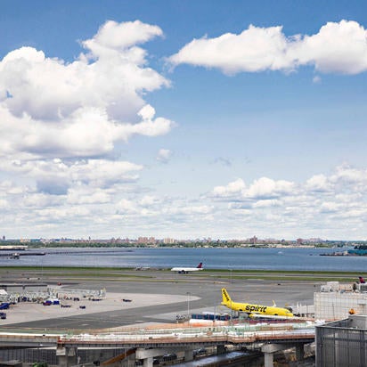 Photo prise au New York LaGuardia Airport Marriott par Yext Y. le5/6/2020