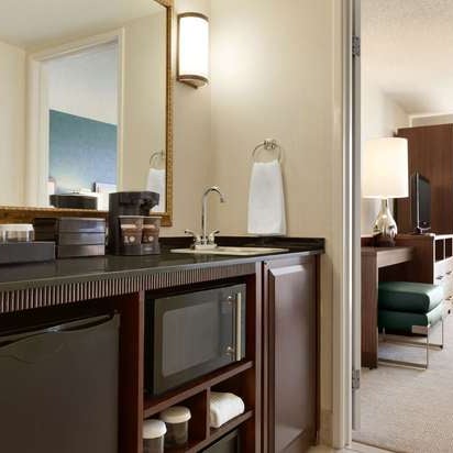 รูปภาพถ่ายที่ Embassy Suites by Hilton โดย Yext Y. เมื่อ 3/15/2020