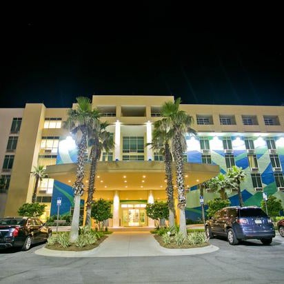 Photo taken at Holiday Inn Resort Fort Walton Beach by Yext Y. on 2/28/2020