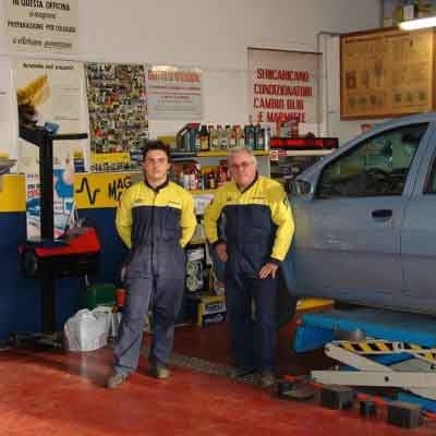 Foto scattata a Autofficina Capelli da Yext Y. il 3/29/2017