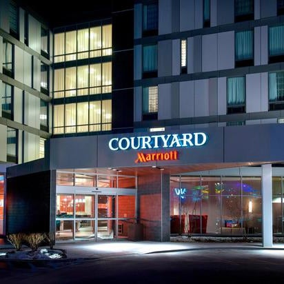 Photo taken at Courtyard by Marriott Philadelphia South at The Navy Yard by Yext Y. on 5/11/2020