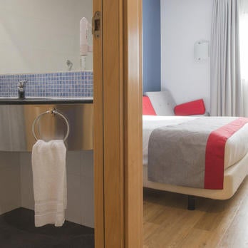 รูปภาพถ่ายที่ Holiday Inn Express Barcelona - Molins De Rei โดย Yext Y. เมื่อ 3/31/2020
