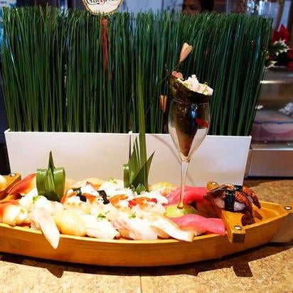 Das Foto wurde bei Sushi Shack Japanese Sushi Restaurant von Yext Y. am 1/19/2018 aufgenommen