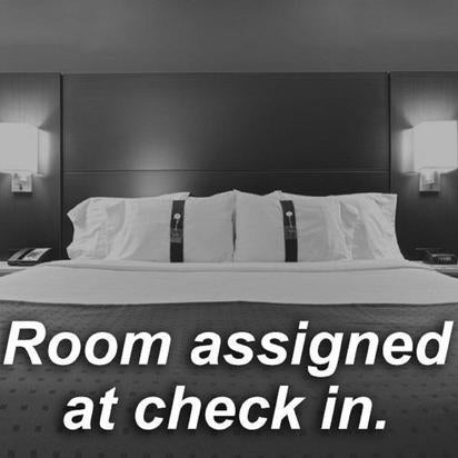 Foto diambil di Holiday Inn &amp; Suites Green Bay Stadium, an IHG Hotel oleh Yext Y. pada 2/28/2020