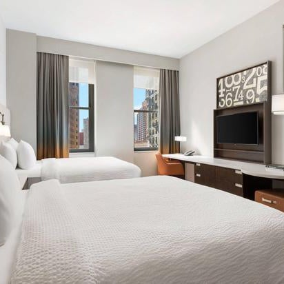 Foto scattata a Residence Inn by Marriott New York Downtown Manhattan/World Trade Center Area da Yext Y. il 4/12/2020