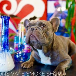 Снимок сделан в ILLUSIONS VAPE SMOKE SHOP пользователем Yext Y. 8/18/2020