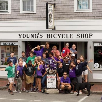 Foto scattata a Young&#39;s Bicycle Shop da Yext Y. il 4/25/2018