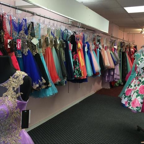 Ducky's Champaign - Bridal Shop in 