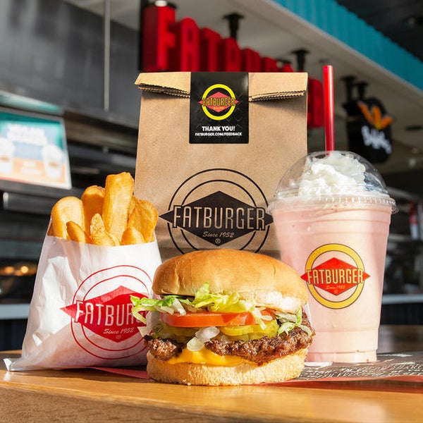 Foto tomada en Fatburger  por Yext Y. el 5/22/2020