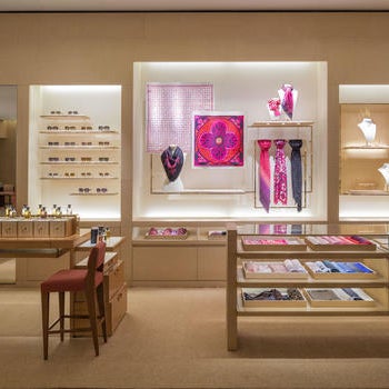 Louis Vuitton Palo Alto, 180 El Camino Real, Suite M-353, Stanford  Shopping, Palo Alto, CA, Clothing Retail - MapQuest