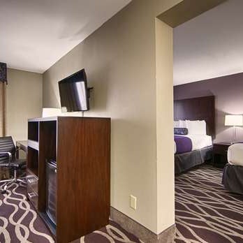 Photo prise au Best Western Plus Dallas Hotel &amp; Conference Center par Yext Y. le7/26/2017