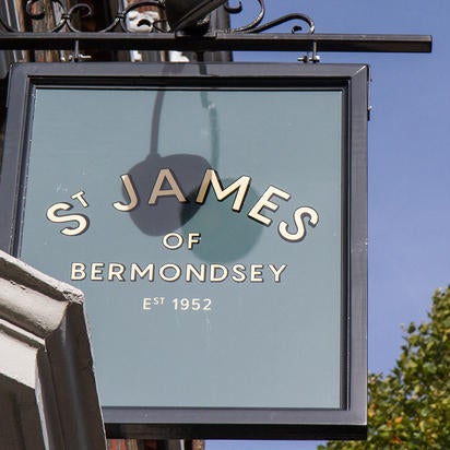 Foto tirada no(a) St James of Bermondsey por Yext Y. em 12/8/2017
