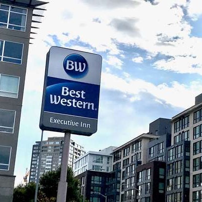รูปภาพถ่ายที่ Best Western Executive Inn โดย Yext Y. เมื่อ 11/26/2017