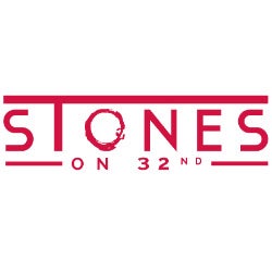 Foto tirada no(a) Stones On 32nd por Yext Y. em 7/12/2016
