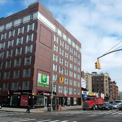 Das Foto wurde bei Holiday Inn NYC - Lower East Side von Yext Y. am 2/27/2020 aufgenommen