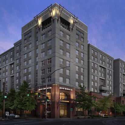 Foto scattata a Residence Inn by Marriott Portland Downtown/RiverPlace da Yext Y. il 10/22/2019