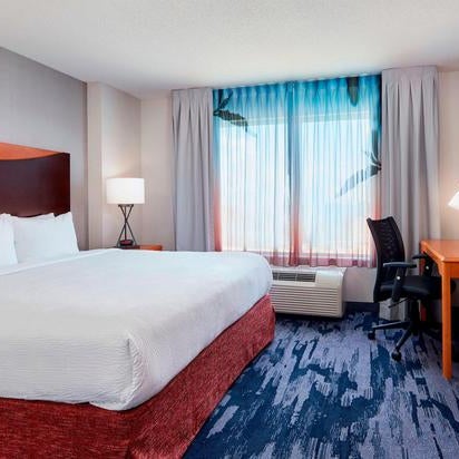 Foto diambil di Fairfield Inn &amp; Suites by Marriott Indianapolis Downtown oleh Yext Y. pada 5/14/2020