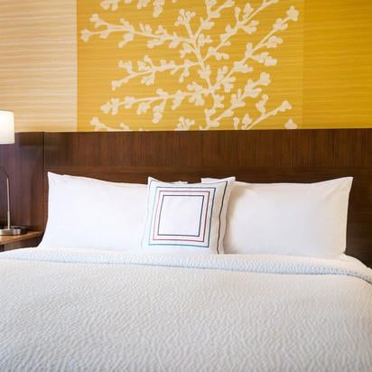 Foto scattata a Fairfield Inn &amp; Suites by Marriott Tustin Orange County da Yext Y. il 5/14/2020