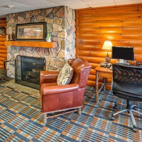 Foto tirada no(a) Ashland Lake Superior Lodge por Yext Y. em 9/24/2020