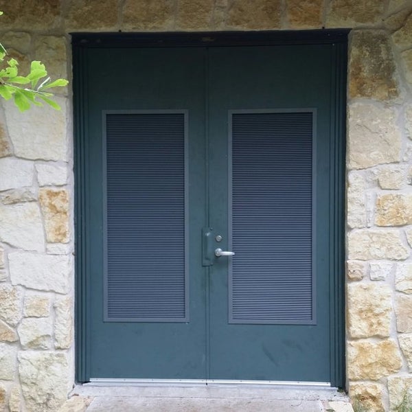 установщик межкомнатных дверей. монтаж окон.