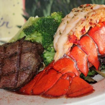 Foto scattata a Crab&#39;s Claw Oceanfront Caribbean Restaurant da Yext Y. il 2/23/2018