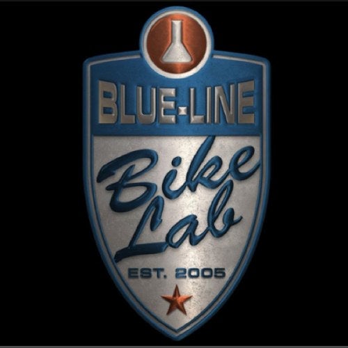 Foto tomada en Blue Line Bike Lab  por Yext Y. el 7/14/2016
