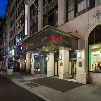 รูปภาพถ่ายที่ Nyma - The New York Manhattan Hotel โดย Yext Y. เมื่อ 5/15/2019