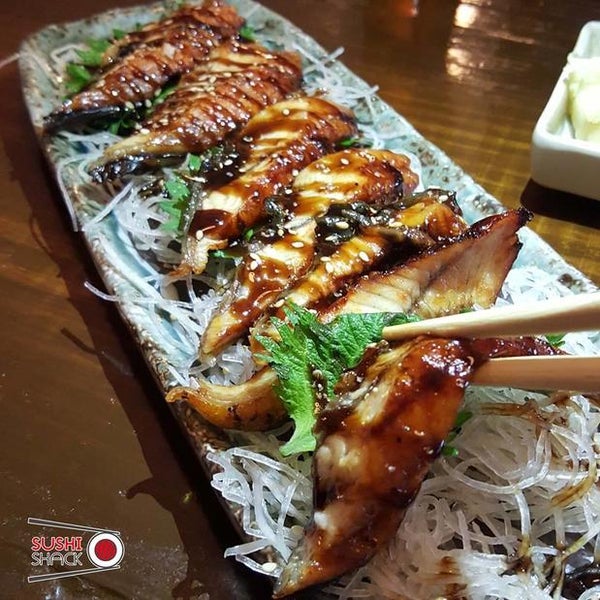 รูปภาพถ่ายที่ Sushi Shack Japanese Sushi Restaurant โดย Yext Y. เมื่อ 3/19/2018