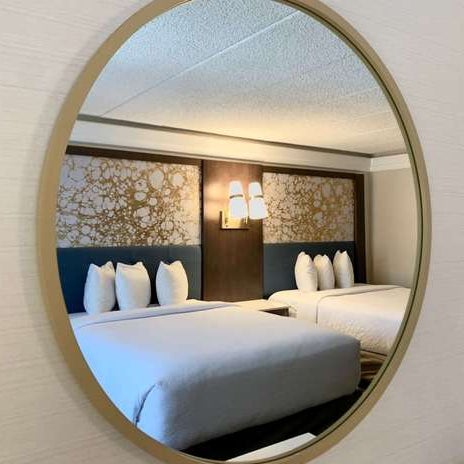 Снимок сделан в Best Western PLUS Murray Hill Hotel and Suites пользователем Yext Y. 10/20/2020